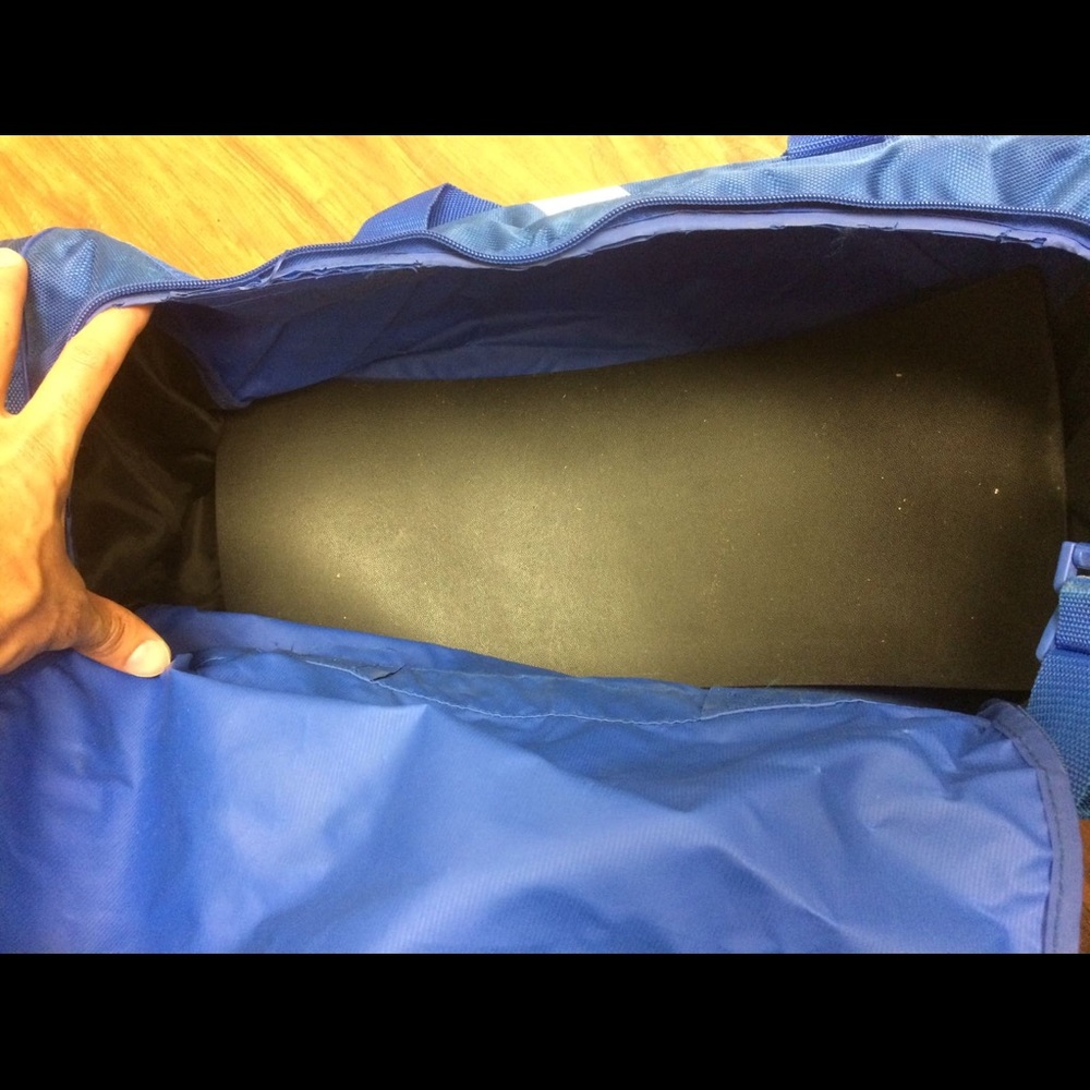 5 for $25 Adidas Large Blue Duffle Bag - Picture 4 of 6